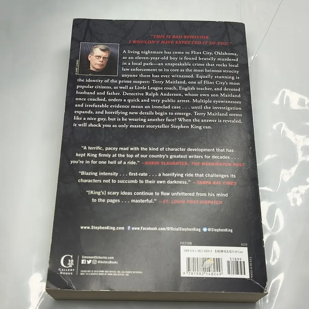 The Outsider Horror Paperback Book by Stephen King from Pocket Books 2018